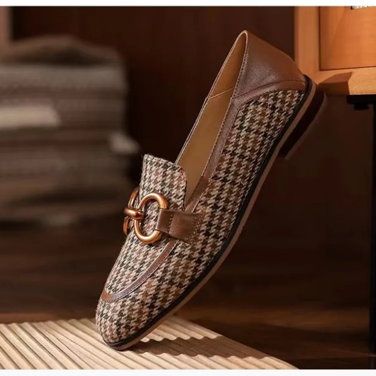 

Женские туфли-оксфорды в шотландскую клетку, без застежки, на плоской подошве