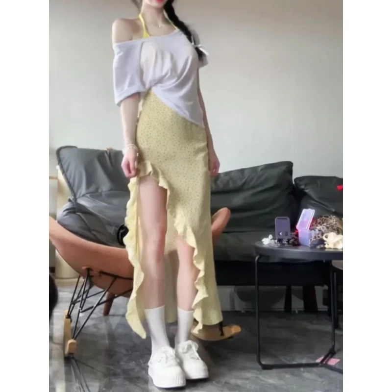 Женское длинное платье с юбкой белая футболка разрезом и топ без рукавов