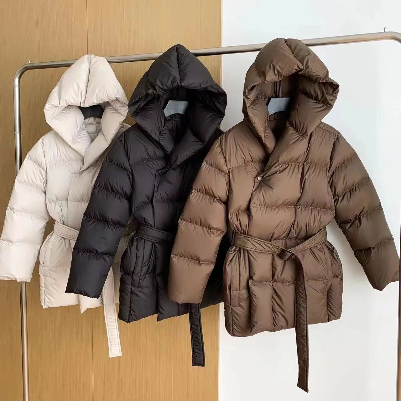 

2022 Winter Women's Down Jackets Ultra Light Warm Casual Coat Female Puffer Jacket With a Belt Plus Size Hooded Parka Overcoat