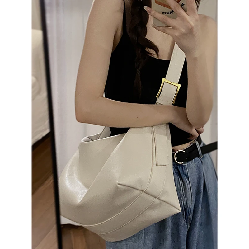 Messenger Bag Women Leather  Large Capacity Commuter Shoulder Armpit Bag 2023 New Vintage Full Matching Female Shoulder Bag