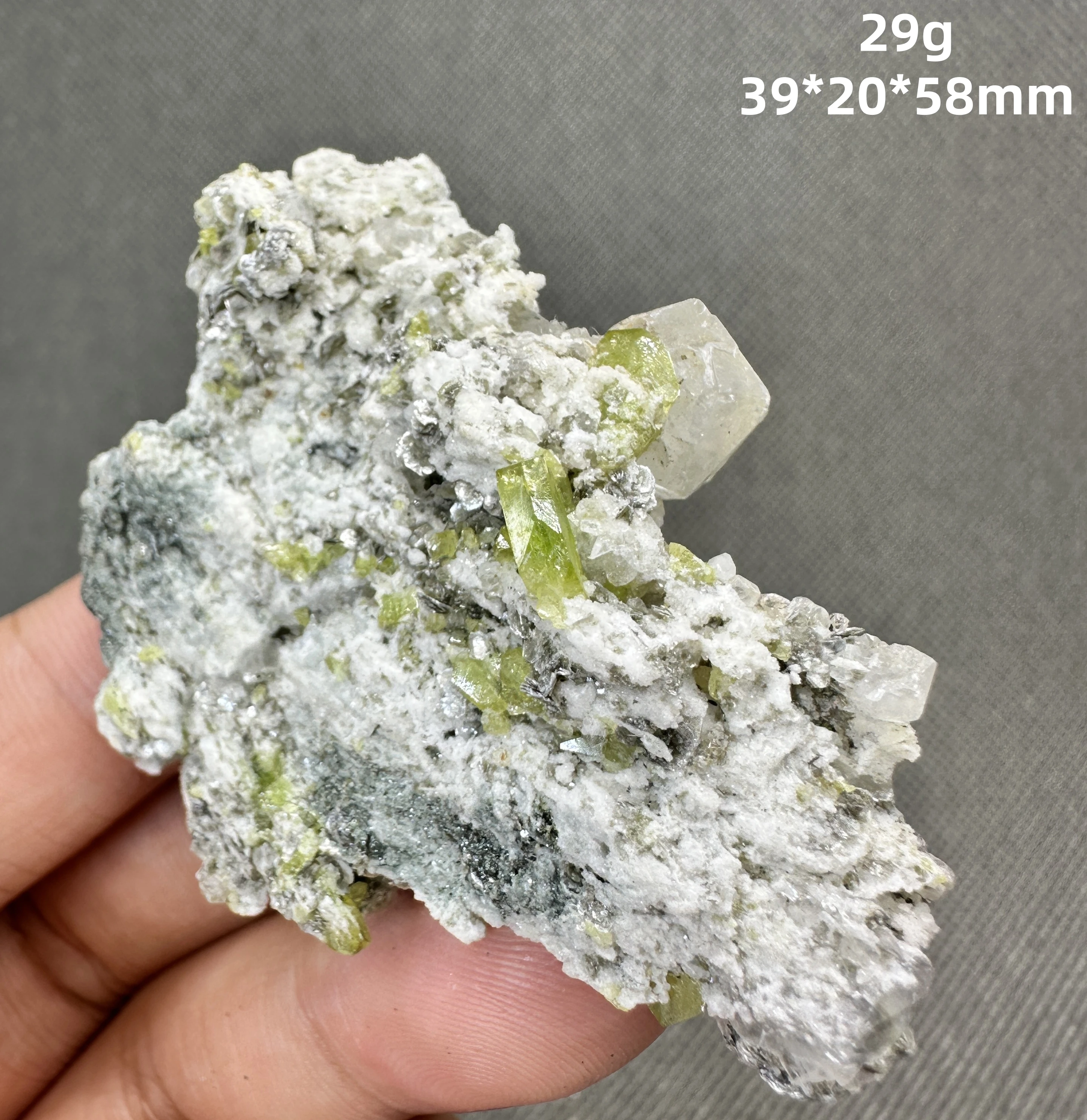 

Натуральный пакистанский сфен (титанит) и минеральный образец симбиоза флуоресцентного кальцита QIANCHUAN