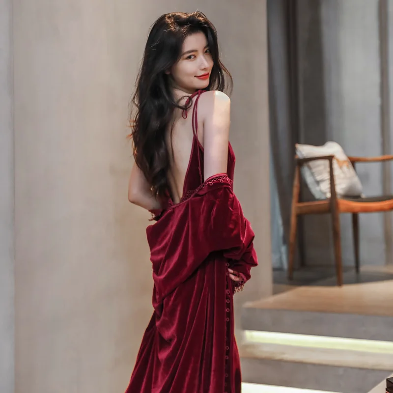 

Robe In The Fall And Winter Of Female New Pleuche Sexy Condole Deep V Beauty Long Pajamas Household To Take Back Comfortable And