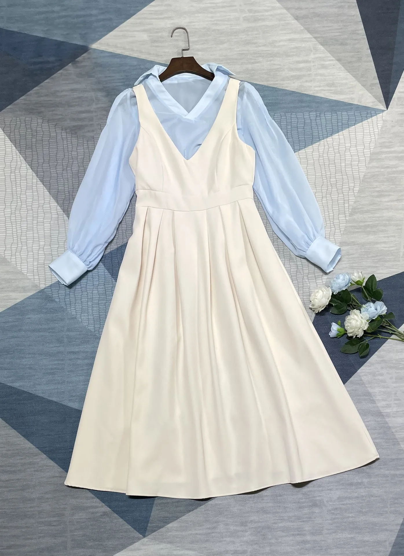 

Рубашка с V-образным вырезом и пышными рукавами и юбка на бретелях дизайн с высокой талией Повседневный и удобный Лето 2023 Новинка Лидер продаж