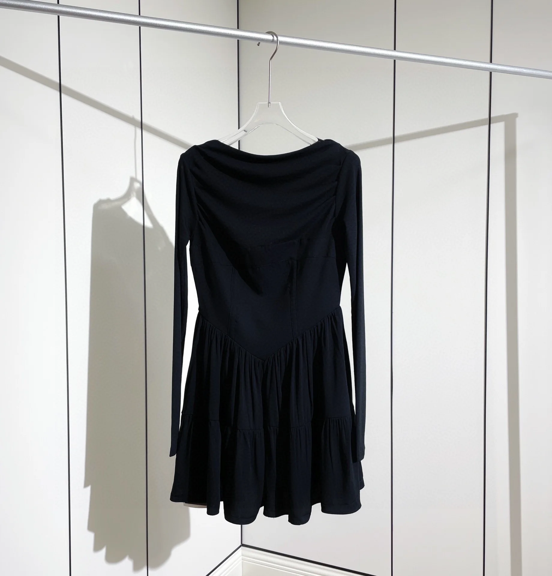 

The new fake two-piece one-piece dress with a strapless shoulder