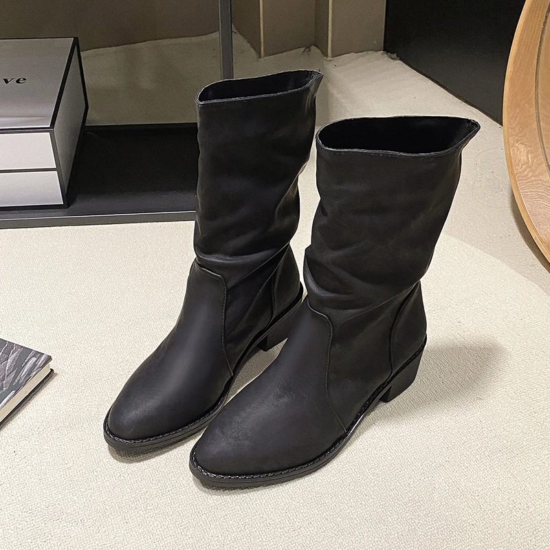 Женские ботинки на толстом каблуке новые зимние модные нескользящие