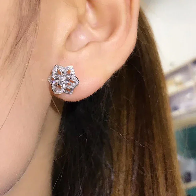 Женские серьги-гвоздики в форме цветка