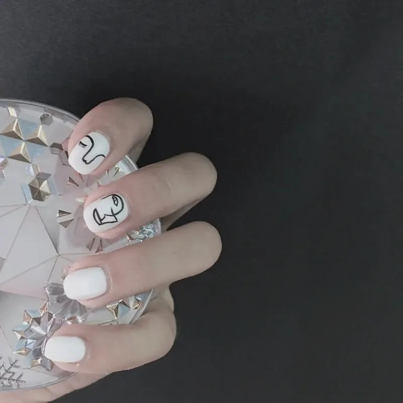 

Накладные ногти с индивидуальным рисунком лица 24 шт., носимые короткие круглые накладные ногти с полным покрытием, украшения для маникюра своими руками