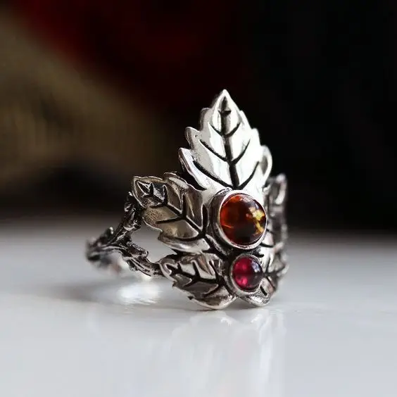 

Maple leaf pomegranate simple design, grand and noble, cold and gorgeous ring