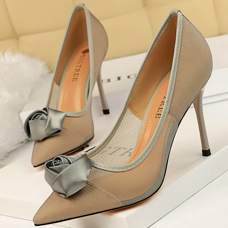 

2022 Elegant Women 9cm Fetish High Heels Bride Pumps Designer Brand Flower Blue Pink Stiletto Heels Air Mesh Wedding Party Shoes