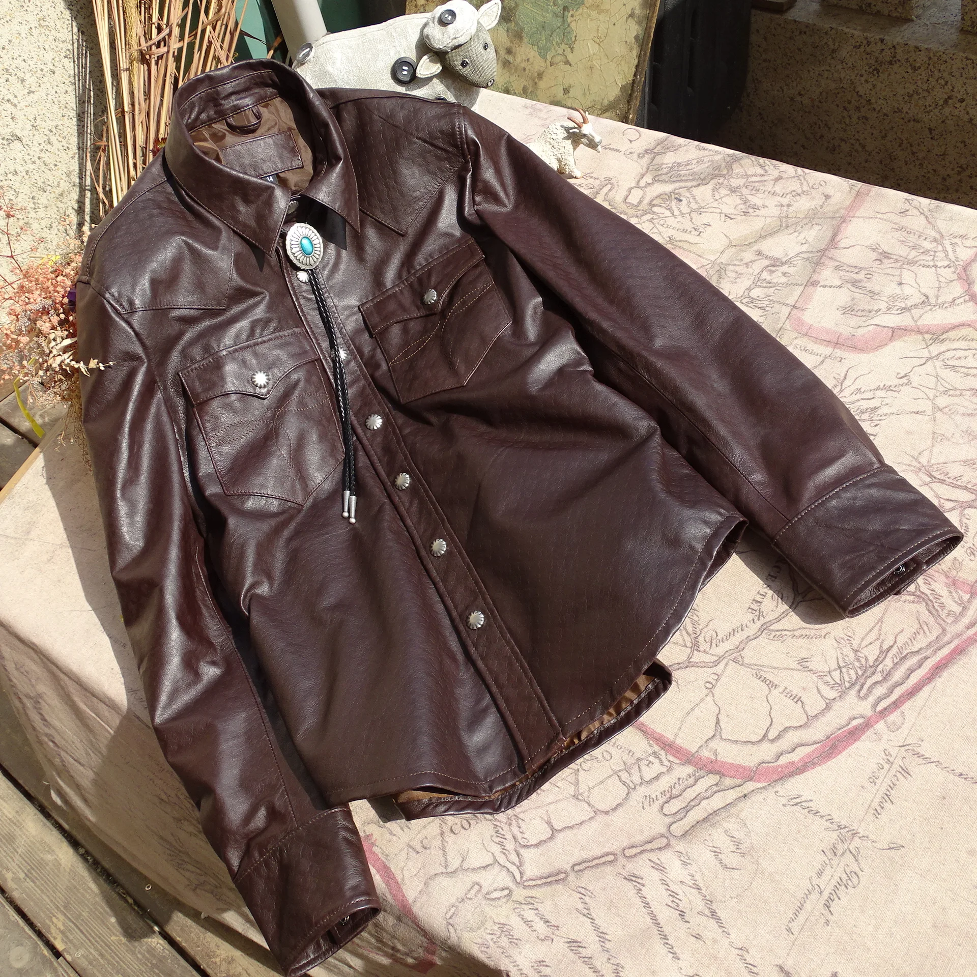 

Light and Thin Only 0.4mm [dark Carving] Italian Newpeli Sheepskin Bag Flower Shirt (only 25 Pieces)