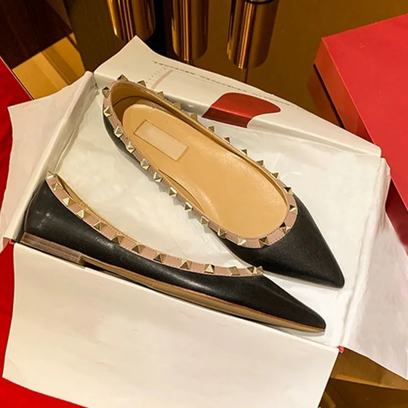 

Туфли женские с заостренным носком, лоферы, без застежки, с заклепками, мягкая обувь под платье, плоская подошва