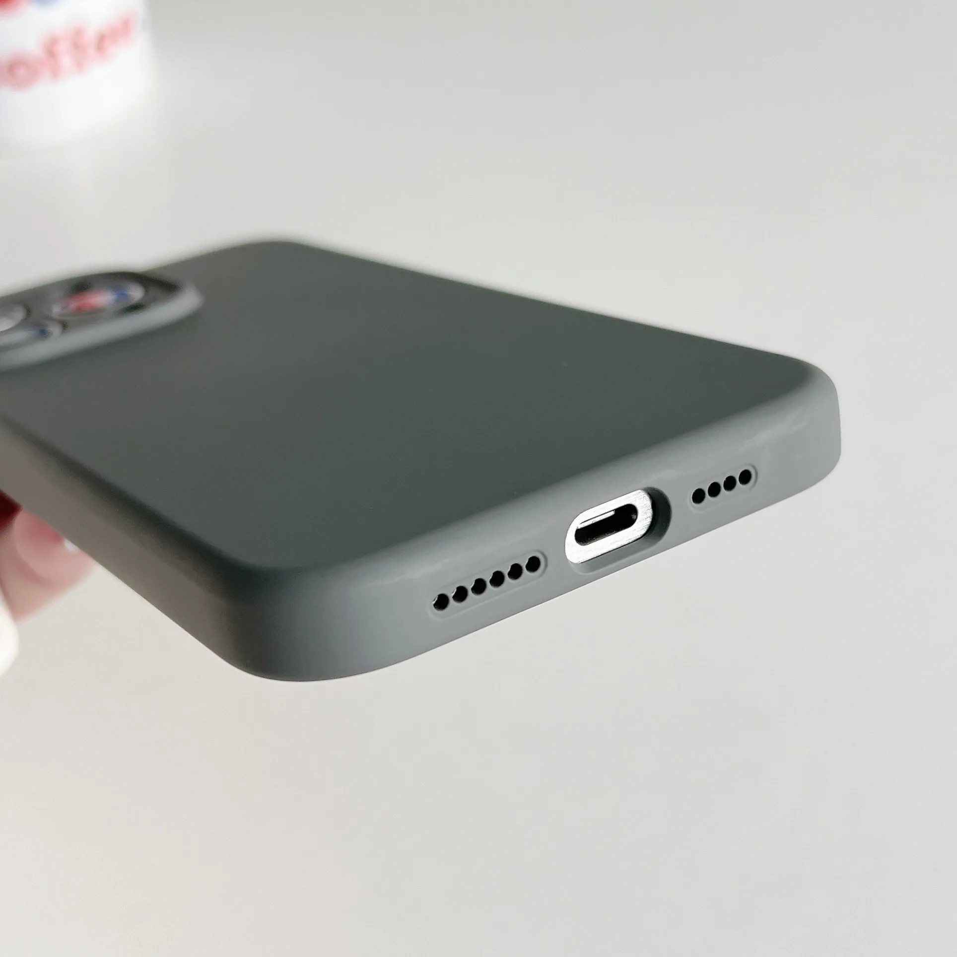 Магнитный мягкий жидкий силиконовый чехол с беспроводной зарядкой для iPhone 16 Pro Max