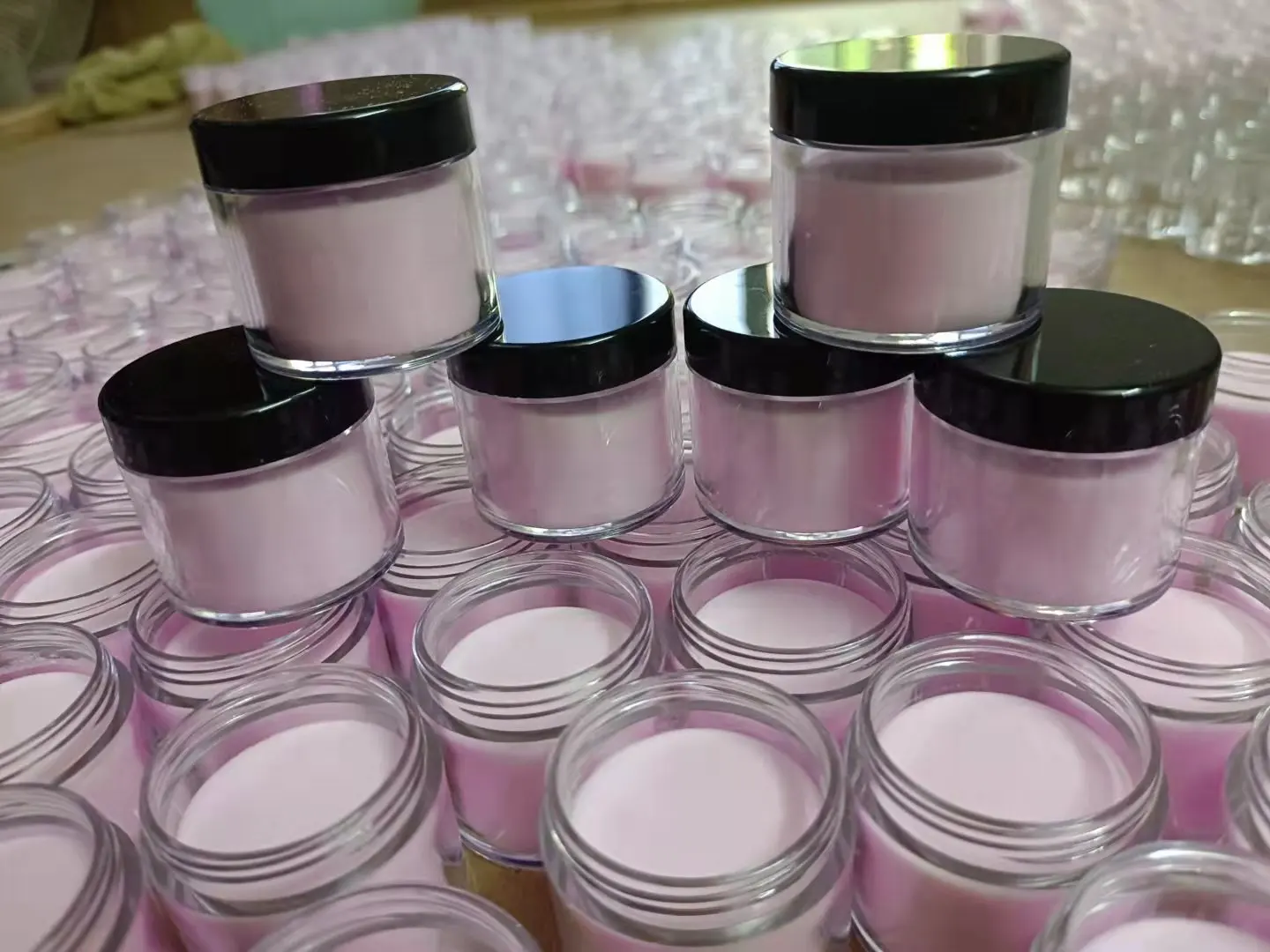 Рисунок 5 - Акриловая пудра для ногтей