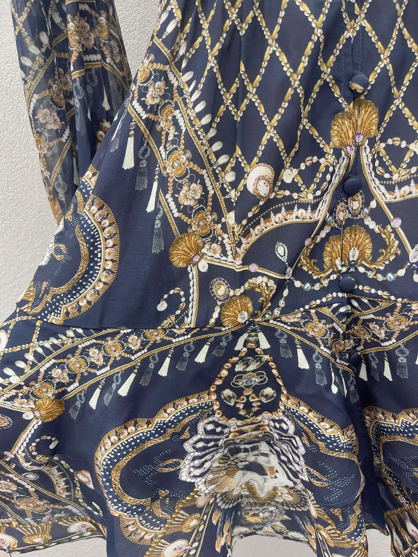 Женское мини-платье из 100% шелка с V-образным вырезом и рукавами-фонариками