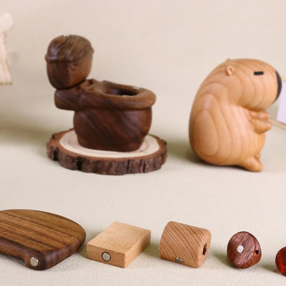 

Деревянная статуэтка капибары