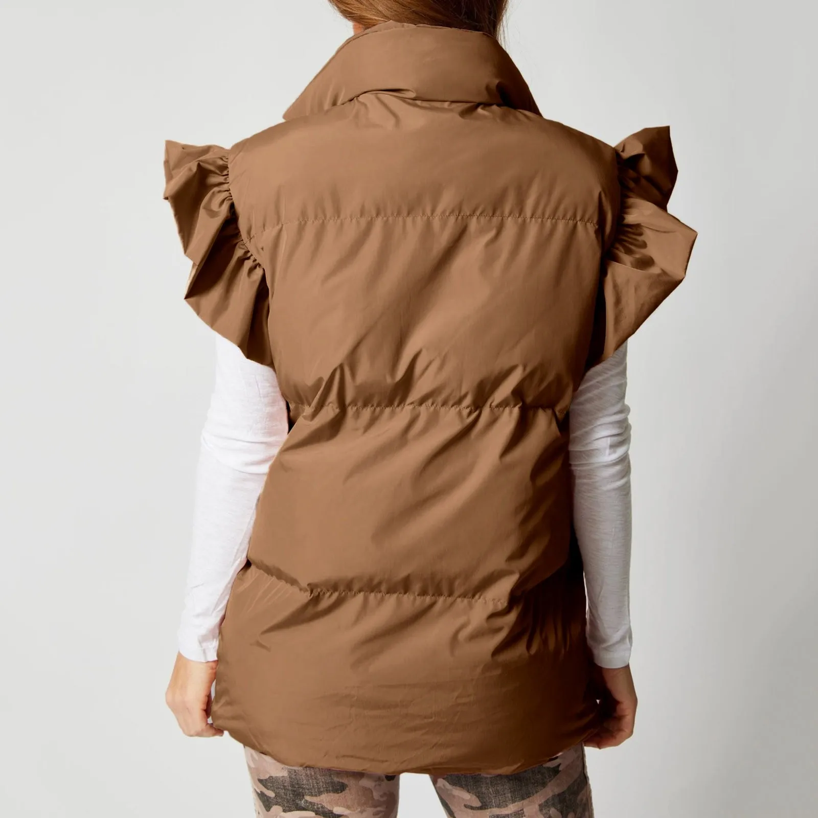 Рисунок 3 - Женский зимний жилет с воланами