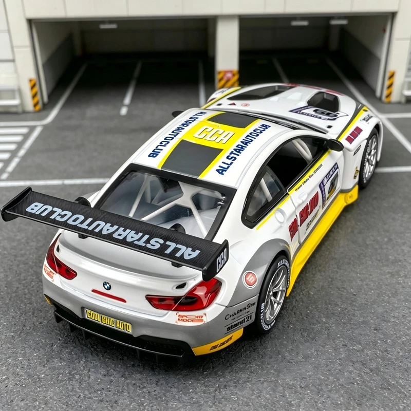 Фото Модель раллийного автомобиля BMW M6GT3 из сплава, масштаб 1:24, с открывающимися дверями и капотом, звуковыми и световыми эффектами, детализированная. №2