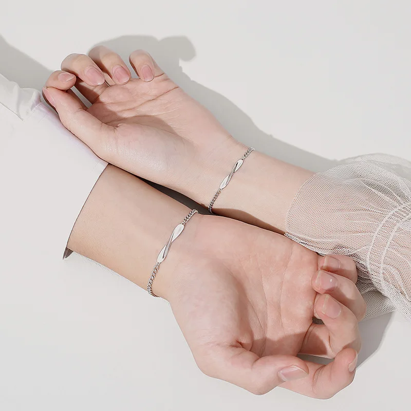 

Индивидуальные браслеты, браслет Mobius с гравировкой имени, женский серебряный персонализированный браслет с именем, браслеты, подарок на День святого Валентина для пар