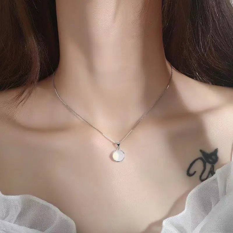 

2022 New Light Luxury Niche Ins Pendant Necklace For Women Imitation White Jade Clavicle Chain Party Jewelry Free Shipping