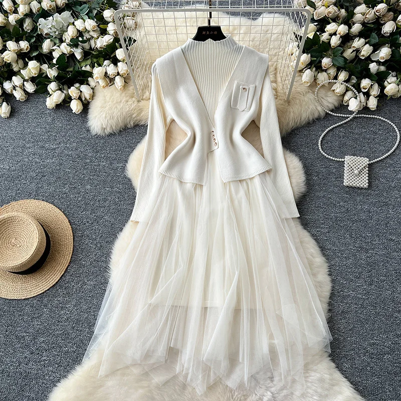 Женское трикотажное платье с длинным рукавом и воротником-стойкой без рукавов