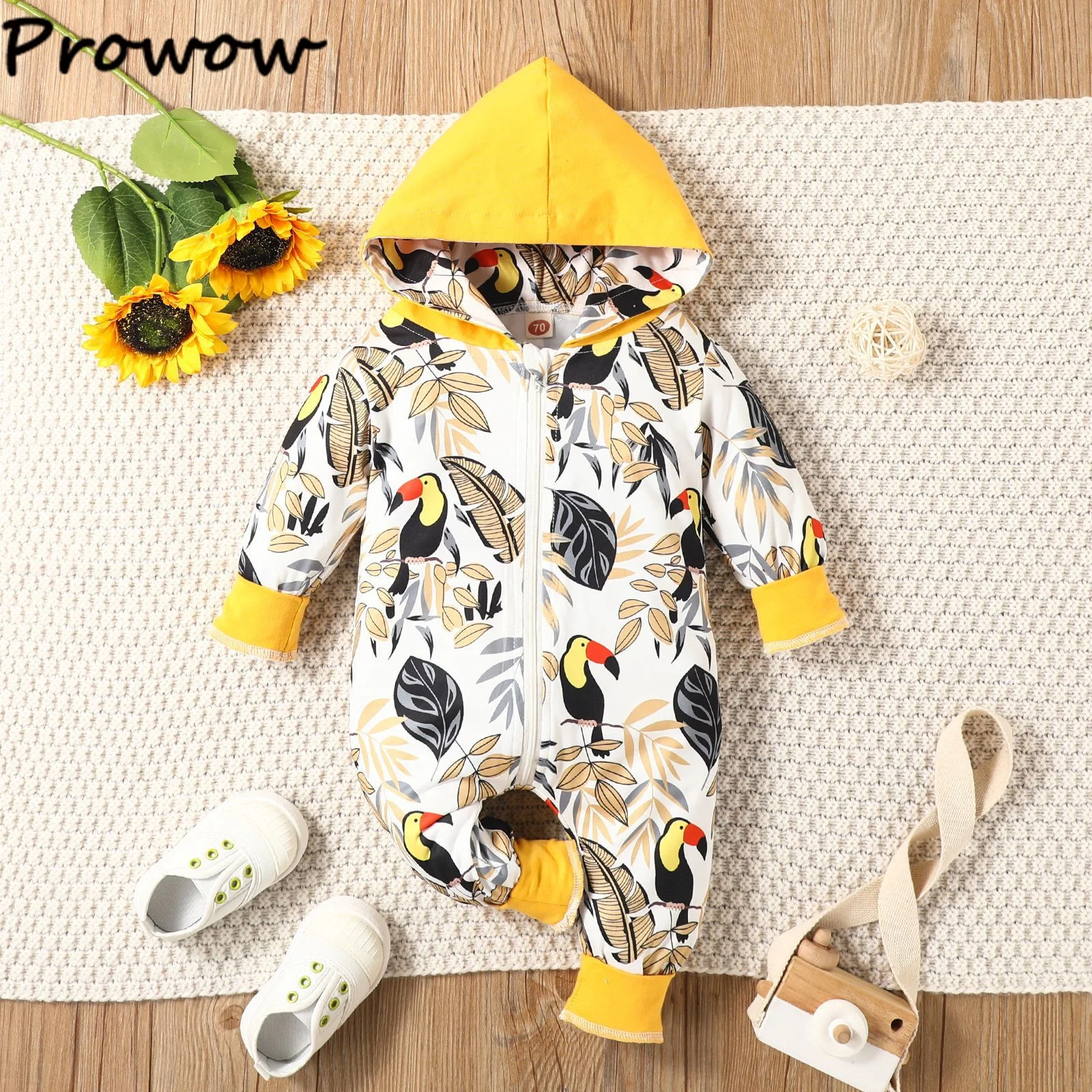 

Осенне-зимнее боди с капюшоном и динозавром