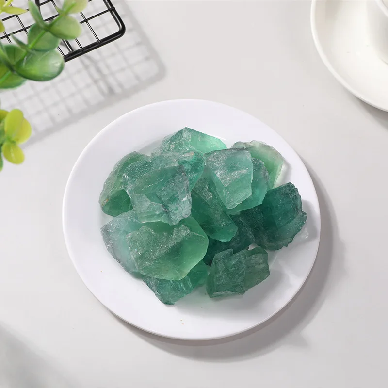 Натуральный зеленый флуоритный камень | Дом и сад