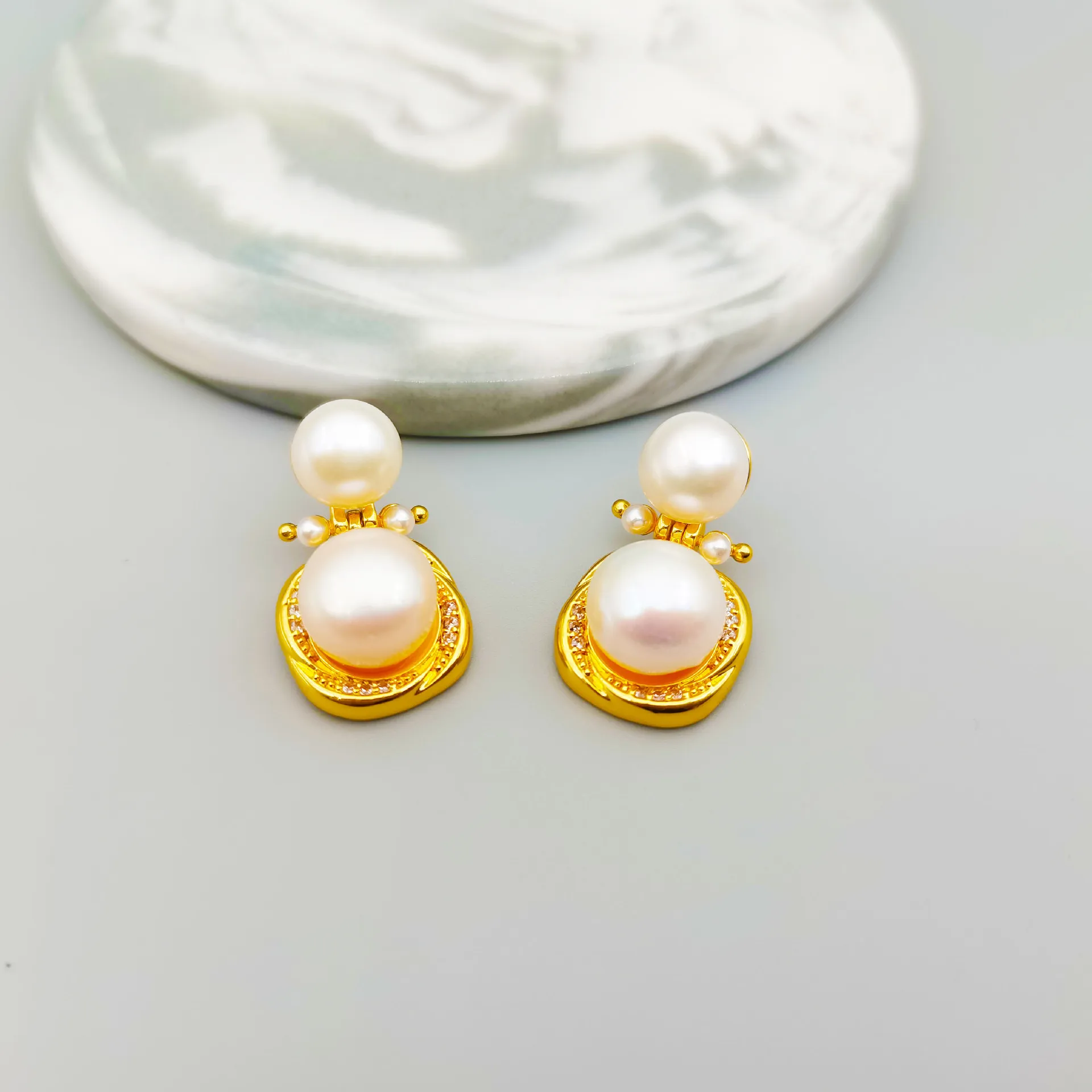 

Серебряные серьги-гвоздики с натуральным пресноводным жемчугом