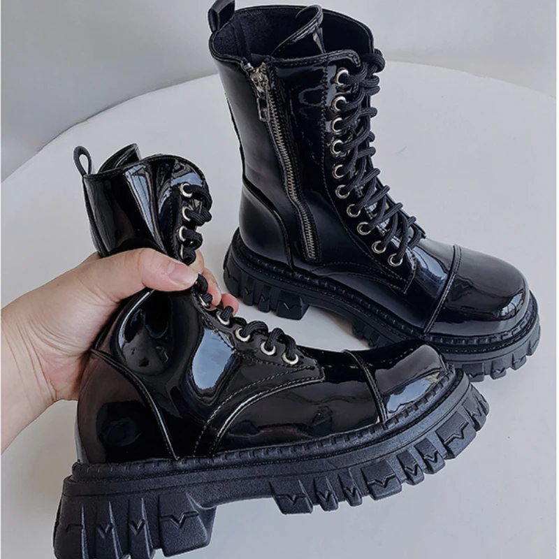 Ботинки до середины икры со шнуровкой на массивной платформе Повседневная