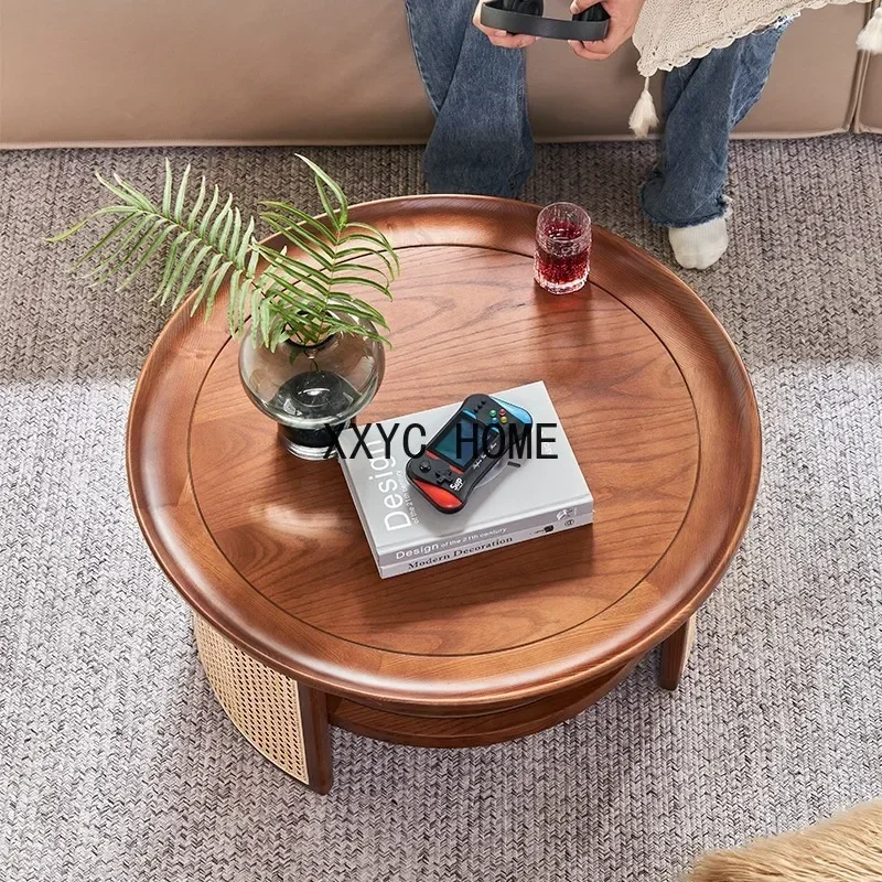 Круглый журнальный столик из ротанга