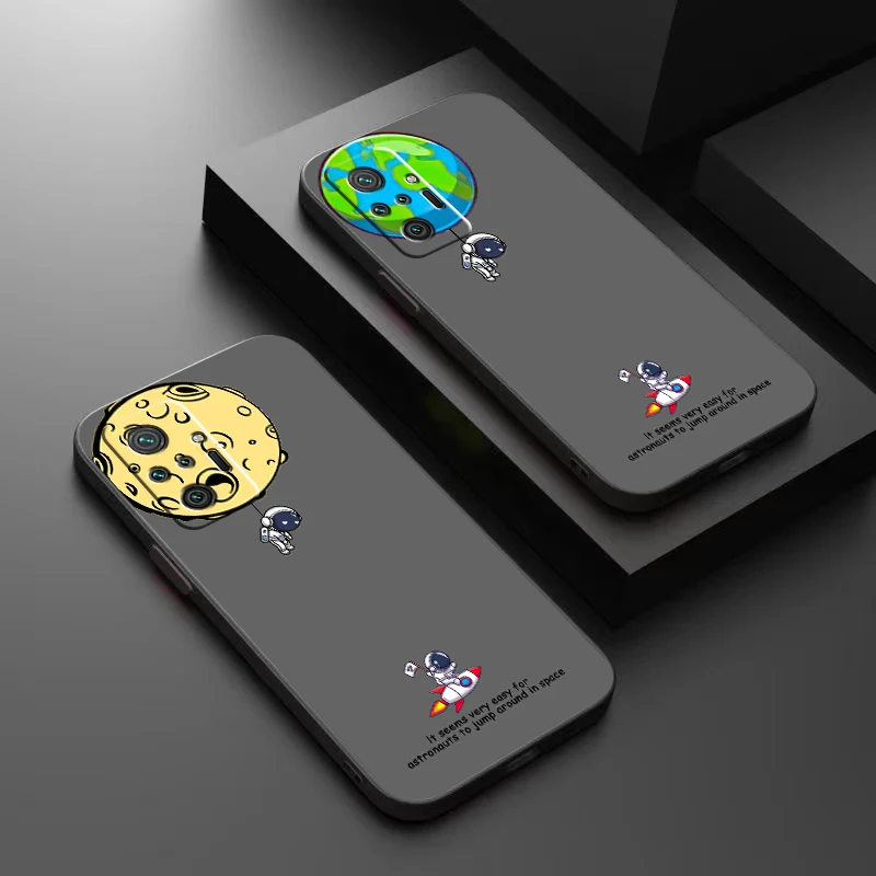 

Cartoon Creative Astronaut Phone Case For Xiaomi Redmi 7 8 7A 8A 9 9i 9AT 9T 9A 9C Note 7 8 2021 8T 8 Pro Black Carcasa Back