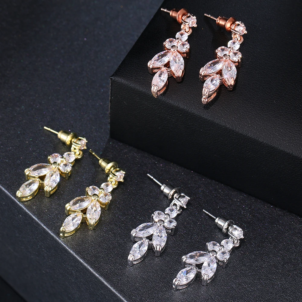 

Bettyue New Arrival Charming Leaves Shape Design Earring Shiny Cubic Zircon Dress-Up For Female Fashion Party Delicate Jewelry