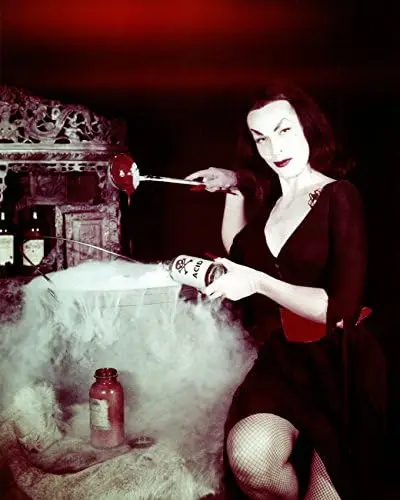 Vampira Maila Nurmi Курительный котел Вторая поза жестяная вывеска классический плакат