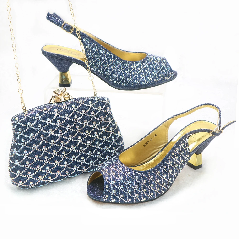 

2106-9, Новое поступление, весенние высококачественные сандалии темно-синего цвета, подходящая ручная сумка с блестящим кристаллом для вечевечерние в саду