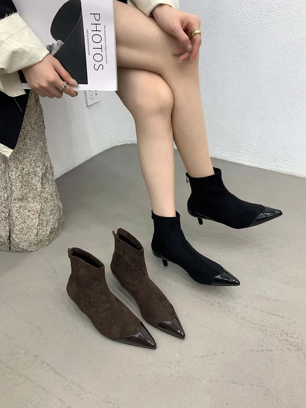 

Модные женские ботильоны с острым носком из флока, вязаные ботинки на тонком среднем каблуке, черные, коричневые зимние ботинки-лодочки, эластичная обувь без застежек