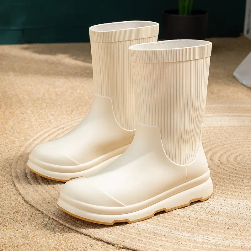 Женские резиновые сапоги модные до середины икры непромокаемые садовые для