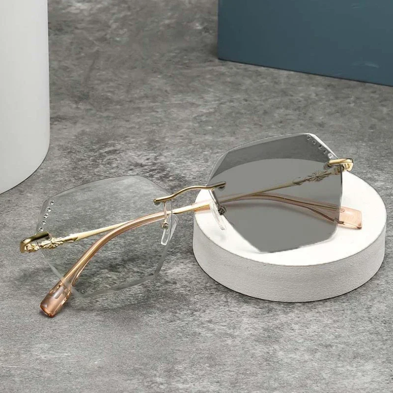 Очки для близорукости без оправы фотохромные меняющие цвет в оправе оверсайз