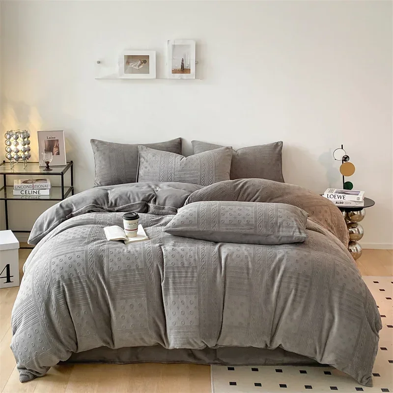 Комплект постельного белья Svetanya из молочного бархата односпальное двуспальное