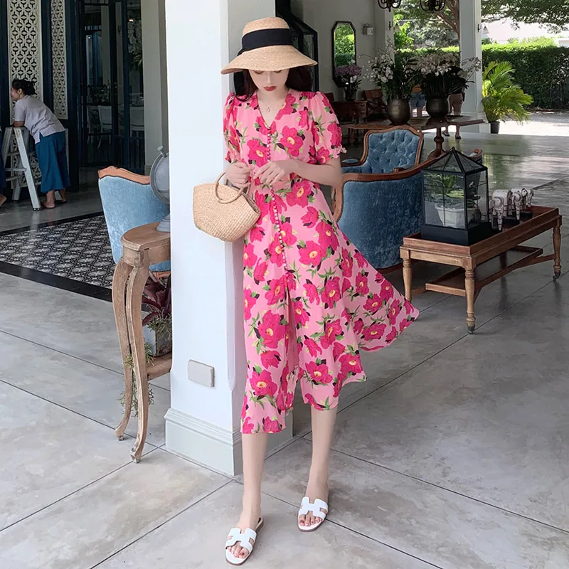 Фото С цветочным принтом длинное шифоновое женское платье Лето 2022 взлетно-посадочной С цветочным принтом длинное шифоновое женское платье Лето 2022 взлетно-посадочной