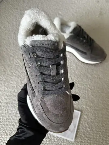 Повседневные зимние кроссовки из натуральной кожи с подкладкой из овечьей овчины.