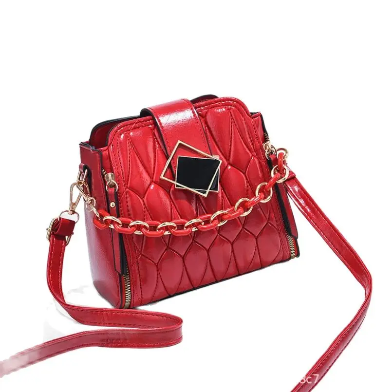 

Новинка лета 2022, брендовая сумка-мешок, дамская сумочка, черная, красная сумка на плечо с цепочкой, женская сумка-мессенджер из натуральной кожи, маленькая сумка через плечо