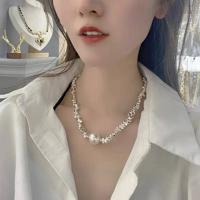 

Silver Triangle Square Broken Silver Necklace Light Luxury Temperament Niche Design Pearl Clavicle Chain High-end Necklace