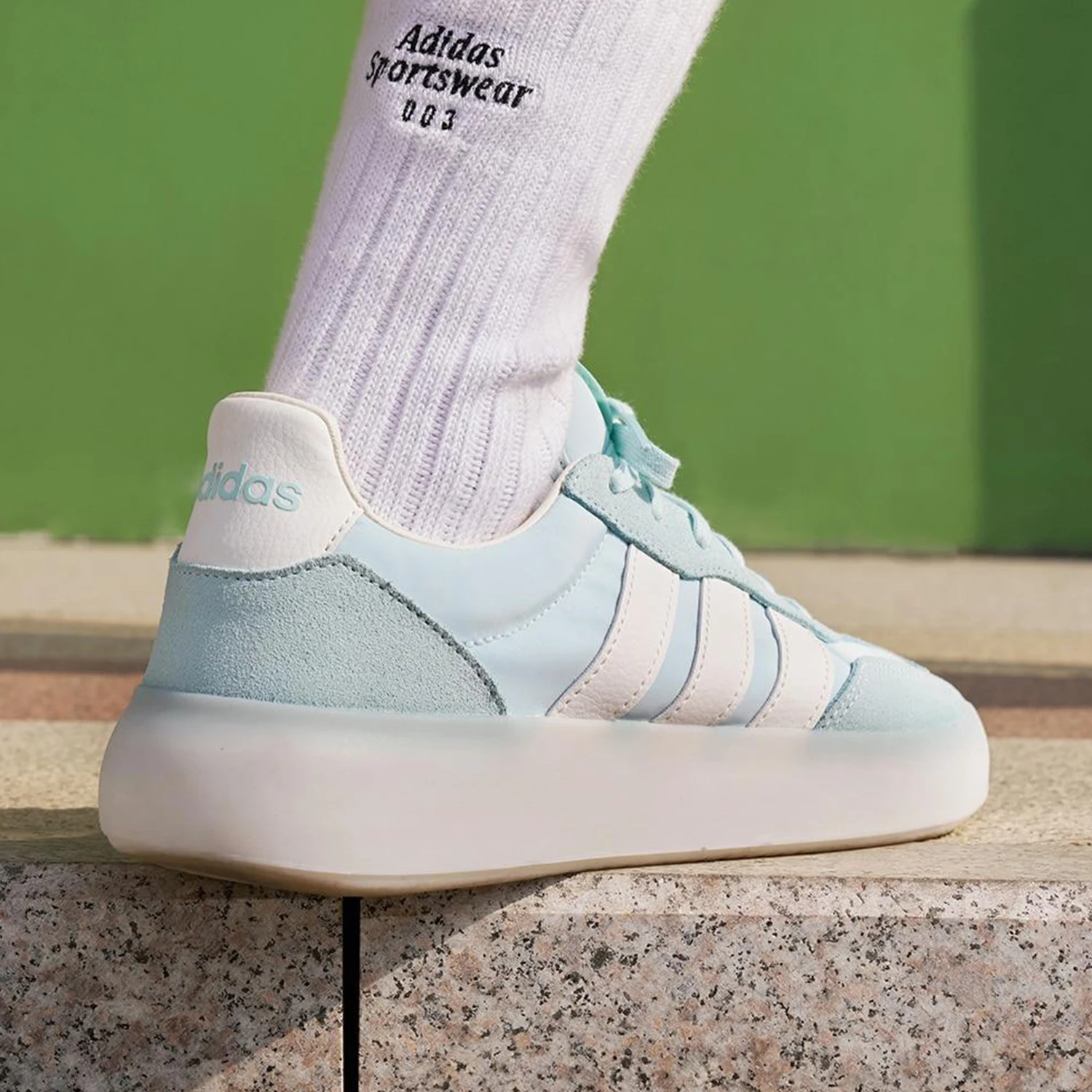 Фото Легкие износостойкие кроссовки Adidas Authentic BARREDA DECODE для мужчин и женщин JQ6674 №4