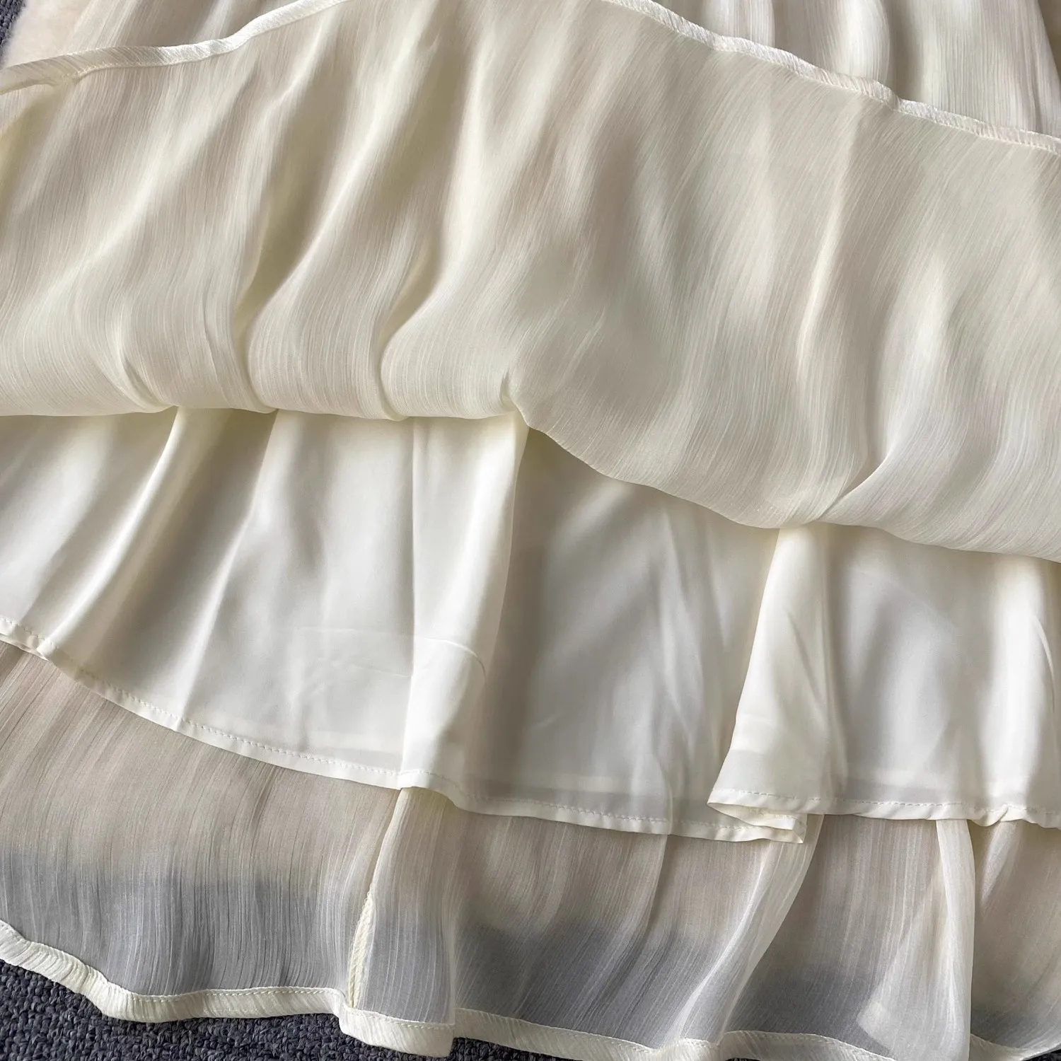 Элегантное платье из абрикосового шелка с бисером и блестками женское