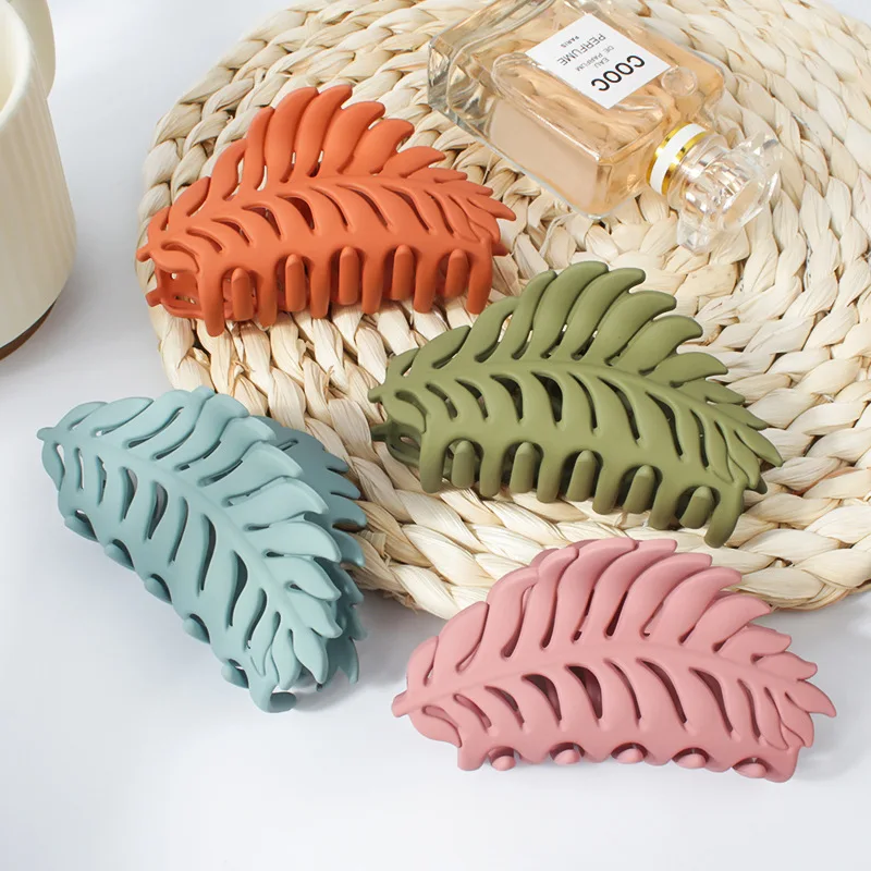 

2023 Hair Accessories Leaf Hairpin Frosted Grip Ball Head Hair Clips for Women Female Hair Scratch Headdress