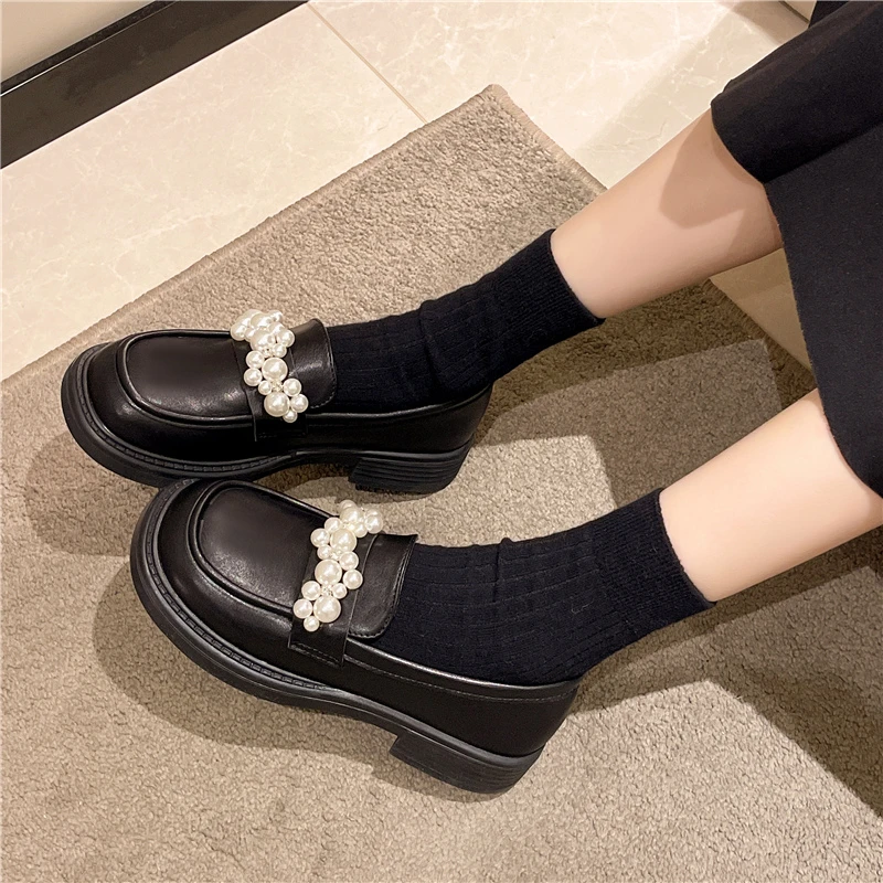 

Демисезонные женские туфли в британском стиле, новинка 2022, повседневные лоферы на толстой подошве с жемчугом, Кожаные Туфли Мэри Джейн в стиле ретро