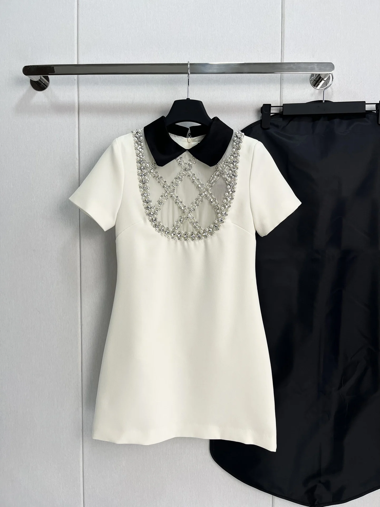 

Spring and summer new heavy industry nail pearl decoration color contrast lapel short-sleeved dress6.25
