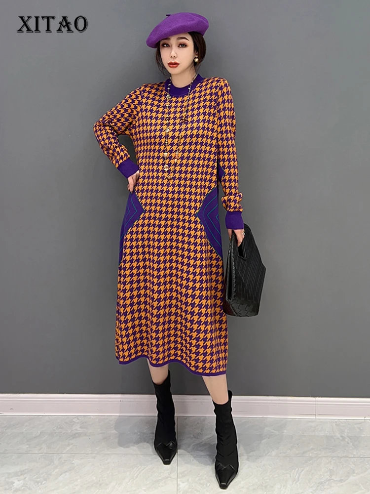 

Женское трикотажное платье XITAO, с цветными блокировками, новинка зимы 2022, корейские модные тренды, свободное трикотажное платье с v-образным ...