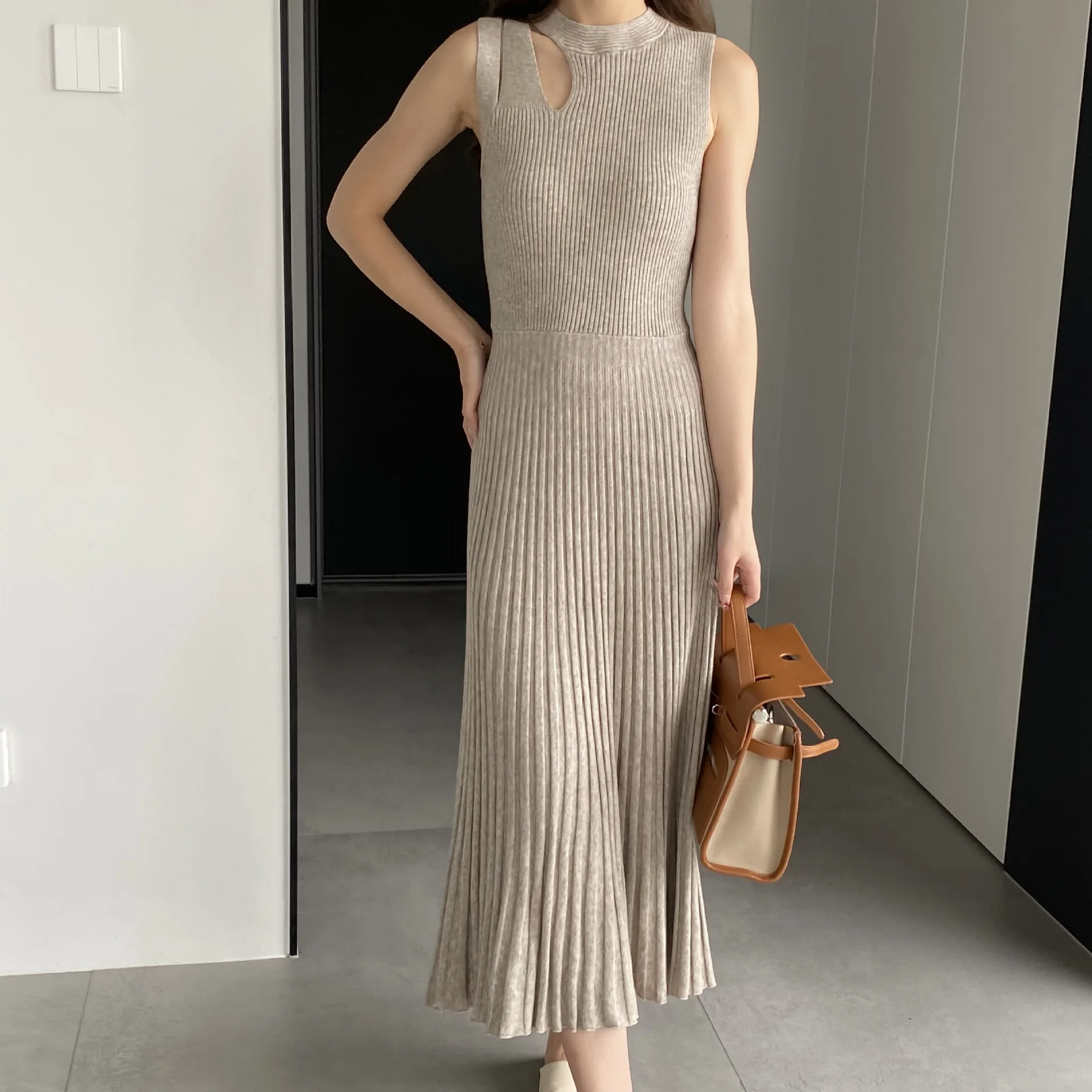 Женское трикотажное длинное платье без рукавов однотонное платье-свитер стрейч