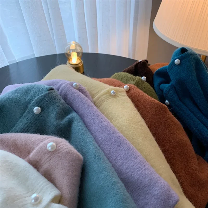 Трикотажный кардиган с круглым вырезом длинным рукавом и пряжкой