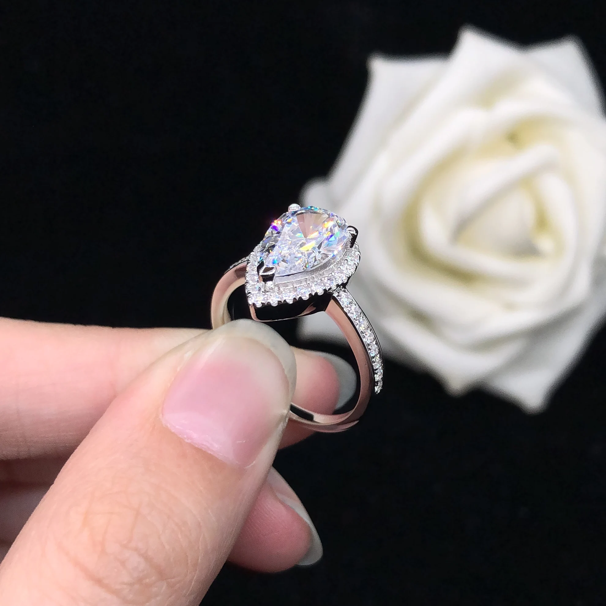 Обручальное кольцо с круглым бриллиантом 3 карата однотонное Платиновое